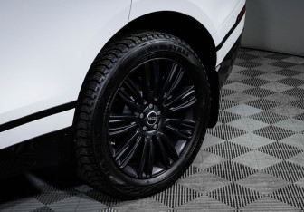 Подержанный автомобиль Land Rover Range Rover Velar 2021 года (15 фото)