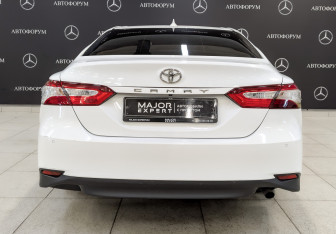 Подержанный автомобиль Toyota Camry Sedan 2018 года (6 фото)