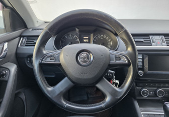 Подержанный автомобиль Skoda Octavia Liftback 2014 года (12 фото)