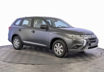 Подержанный автомобиль Mitsubishi Outlander 2019 года (3 фото)
