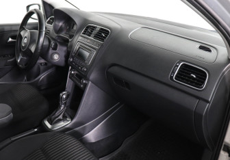 Подержанный автомобиль Volkswagen Polo Sedan 2012 года (6 фото)