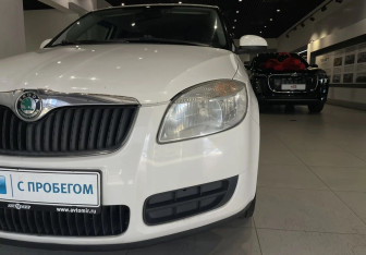 Подержанный автомобиль Skoda Fabia Wagon 2009 года (9 фото)