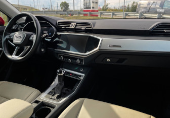 Подержанный автомобиль Audi Q3 2021 года (9 фото)