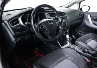 Подержанный автомобиль Kia Ceed Hatchback 2014 года (12 фото)