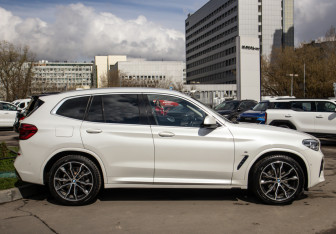 Подержанный автомобиль BMW X3 2020 года (3 фото)