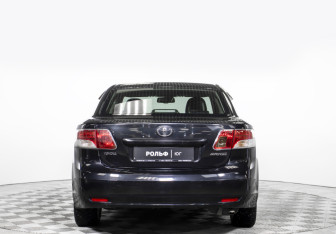 Подержанный автомобиль Toyota Avensis Sedan 2011 года (6 фото)