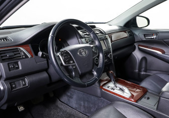 Подержанный автомобиль Toyota Camry Sedan 2013 года (14 фото)