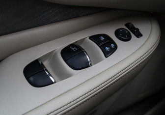 Подержанный автомобиль Nissan Murano Suv 2017 года (22 фото)