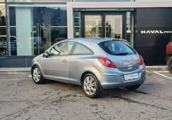 Подержанный автомобиль Opel Corsa 2010 года (7 фото)