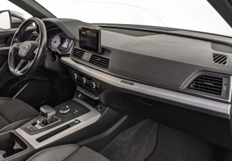 Подержанный автомобиль Audi SQ5 2019 года (11 фото)