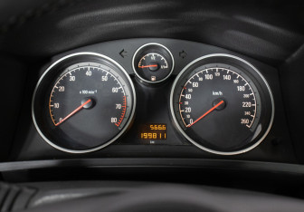 Подержанный автомобиль Opel Zafira Compactvan 2010 года (13 фото)