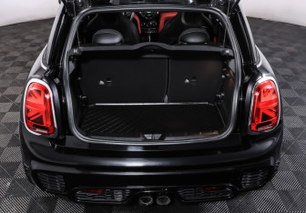 Подержанный автомобиль MINI Hatch 2016 года (10 фото)