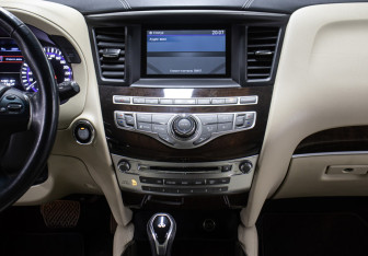 Подержанный автомобиль Infiniti QX60 2017 года (16 фото)