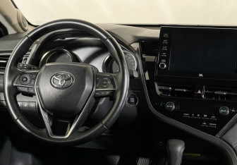 Подержанный автомобиль Toyota Camry Sedan 2021 года (14 фото)