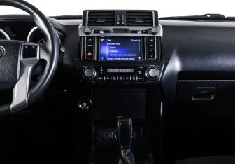 Подержанный автомобиль Toyota Land Cruiser Prado 2013 года (14 фото)