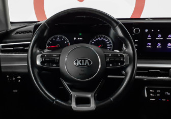 Подержанный автомобиль Kia K5 2021 года (11 фото)