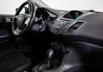 Подержанный автомобиль Ford Fiesta Hatchback 2017 года (8 фото)