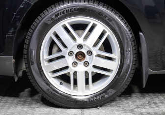 Подержанный автомобиль Ford Focus Sedan 2006 года (10 фото)