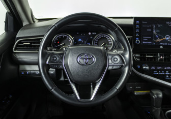Подержанный автомобиль Toyota Camry Sedan 2021 года (11 фото)