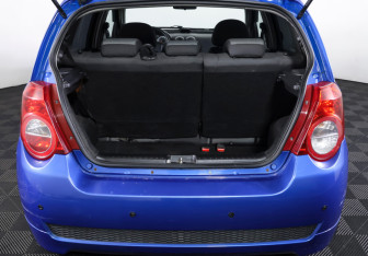 Подержанный автомобиль Chevrolet Aveo Hatchback 2010 года (9 фото)