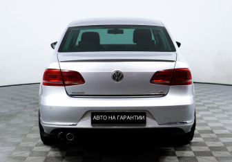 Подержанный автомобиль Volkswagen Passat Sedan 2014 года (6 фото)