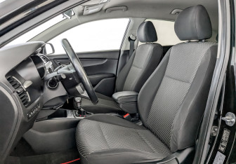 Подержанный автомобиль Kia Rio Hatchback 2018 года (20 фото)