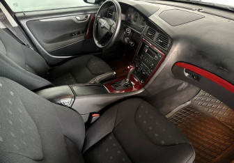 Подержанный автомобиль Volvo S60 2007 года (11 фото)