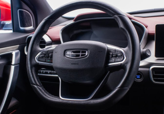 Подержанный автомобиль Geely Coolray 2022 года (15 фото)