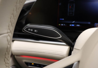 Подержанный автомобиль Voyah Dream 2023 года (14 фото)