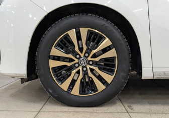 Подержанный автомобиль Toyota Alphard 2019 года (12 фото)