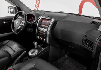 Подержанный автомобиль Nissan X-Trail 2012 года (9 фото)