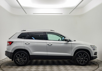 Подержанный автомобиль Skoda Karoq 2022 года (4 фото)