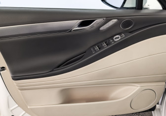 Подержанный автомобиль Genesis G80 2021 года (19 фото)