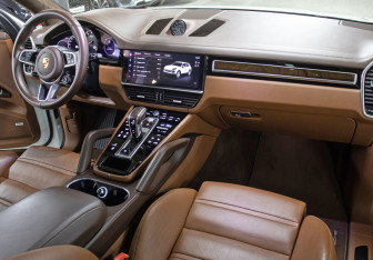 Подержанный автомобиль Porsche Cayenne 2021 года (11 фото)