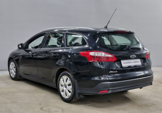 Подержанный автомобиль Ford Focus Wagon 2013 года (7 фото)