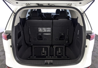 Подержанный автомобиль Kia Carnival 2021 года (26 фото)