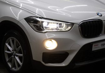 Подержанный автомобиль BMW X1 2015 года (24 фото)