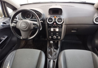 Подержанный автомобиль Opel Corsa 2008 года (9 фото)