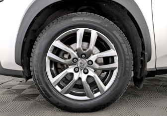 Подержанный автомобиль Lexus NX 2015 года (18 фото)