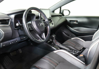 Подержанный автомобиль Toyota Corolla Sedan 2021 года (10 фото)