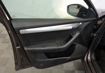 Подержанный автомобиль Skoda Octavia Liftback 2014 года (19 фото)