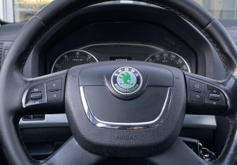 Подержанный автомобиль Skoda Octavia Wagon 2012 года (16 фото)