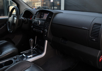 Подержанный автомобиль Nissan Pathfinder 2012 года (9 фото)