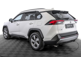 Подержанный автомобиль Toyota RAV4 2019 года (7 фото)