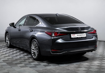 Подержанный автомобиль Lexus ES 2021 года (7 фото)