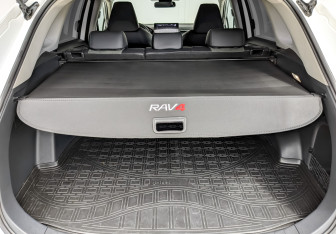 Подержанный автомобиль Toyota RAV4 2024 года (10 фото)