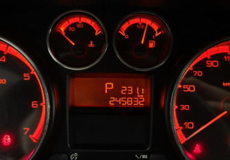 Подержанный автомобиль Peugeot 308 Hatchback 2010 года (13 фото)