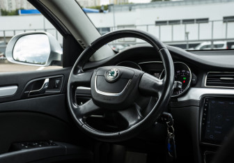 Подержанный автомобиль Skoda Superb Wagon 2012 года (10 фото)