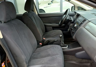 Подержанный автомобиль Nissan Tiida Hatchback 2007 года (20 фото)