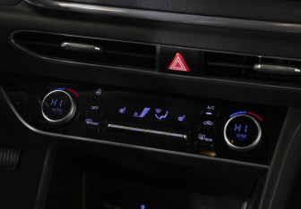 Подержанный автомобиль Hyundai Sonata 2020 года (19 фото)